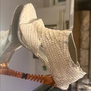 Omelle Elegant Cream/Grey Skin Sandals 37 1/2 - Bronze Stacked Heel NEVER worn